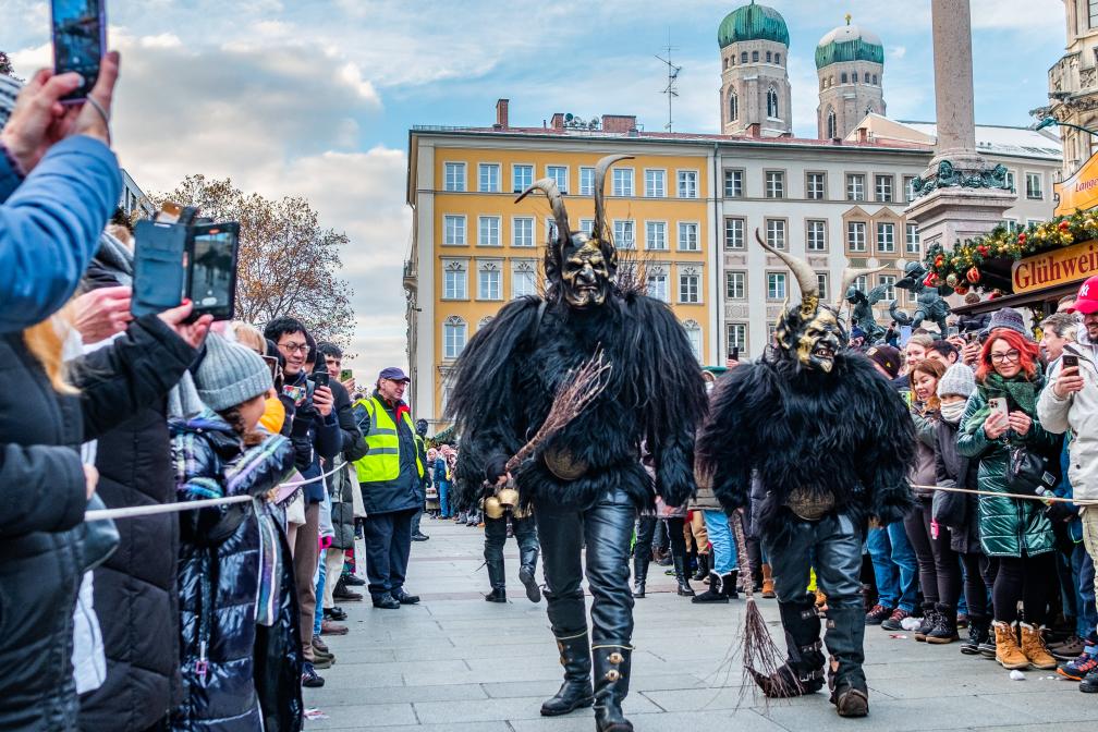 Krampusse am Marienplatz