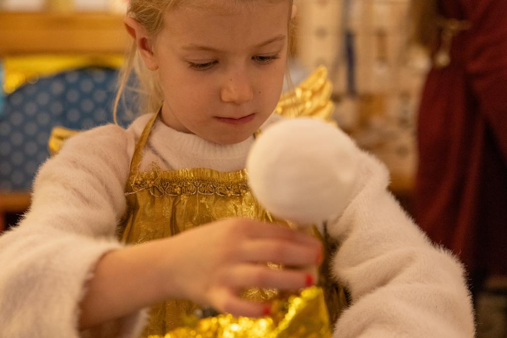 Kinder basteln in der Himmelswerkstatt