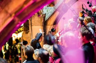 Gospelchor St. Lukas auf dem Rathausbalkon