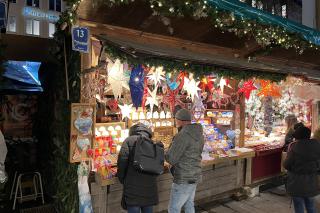 Der Standle mit Papiersternen von Andrea Schmidt