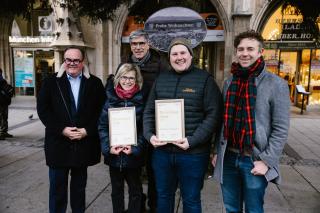 Wirtschaftsreferent Clemens Baumgärtner, Charles und Angelika Porth, Sebastian Willenborg und Tourismus- und Veranstaltungsleiter Benedikt Brandmeier (v.li.).