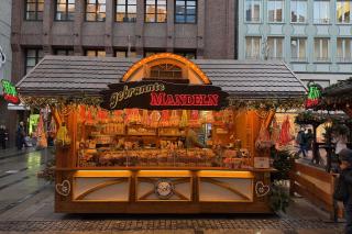 Mandelstand von Ralph Eckl