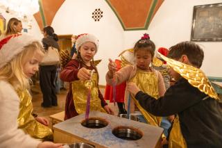 Kinder basteln in der Himmelswerkstatt