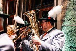 Musikant auf dem Rathausbalkon