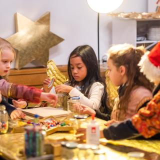 Geschenke basteln in der Himmelswerkstatt im Rathaus